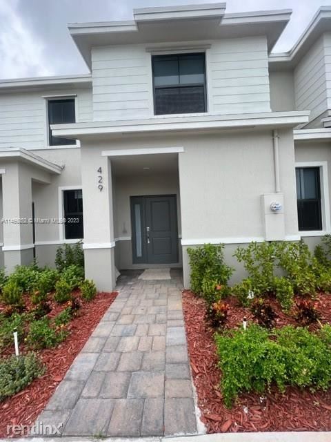 Foto del edificio - 3 br, 3 bath House - 429 NE 12th St # 0