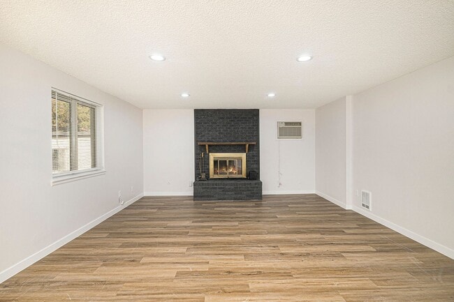 Building Photo - Spacious 3-Bedroom Upper Unit with Garage & Private Yard