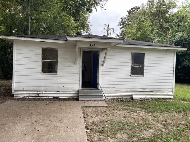 Building Photo - 602 Benjamin St