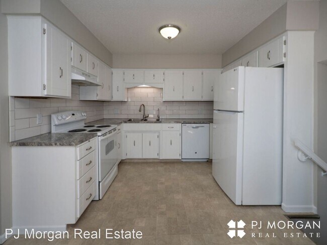 Building Photo - 4 br, 2.5 bath House - 2155 N 124th Ave Cir