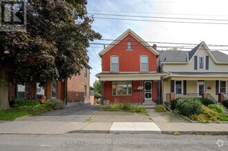 Building Photo - 442 Mary St