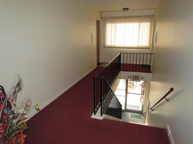 Interior Photo - 811 N 6th St