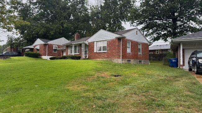 Building Photo - 9425 Auburn Dr