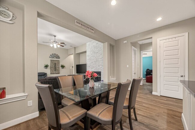 Foto del edificio - 2209 Hidden Meadow Ln
