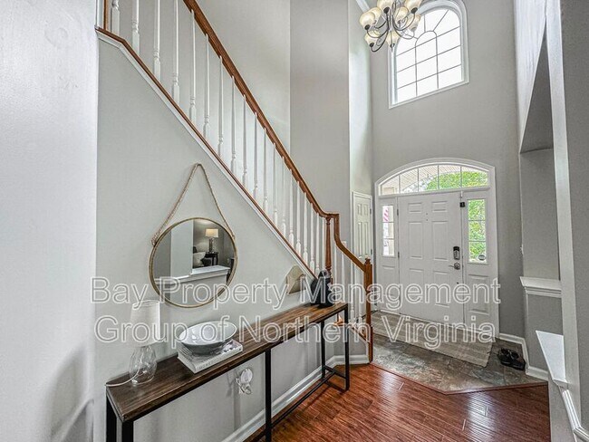 Building Photo - 8930 Kingbird Ct