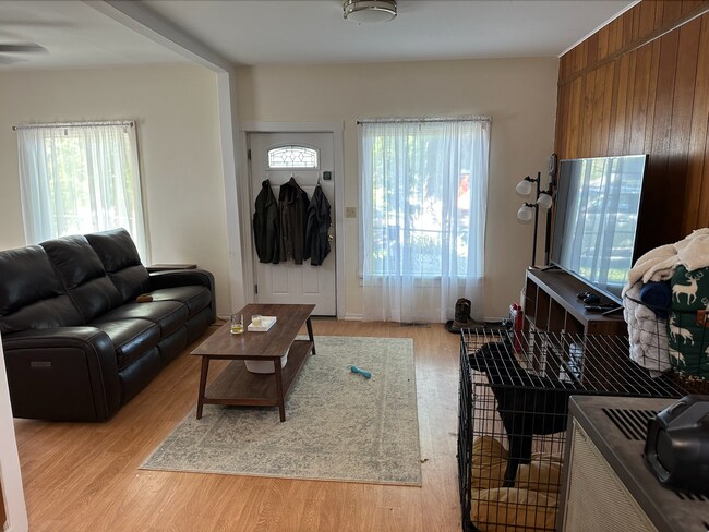 Foto del edificio - 214 S G St