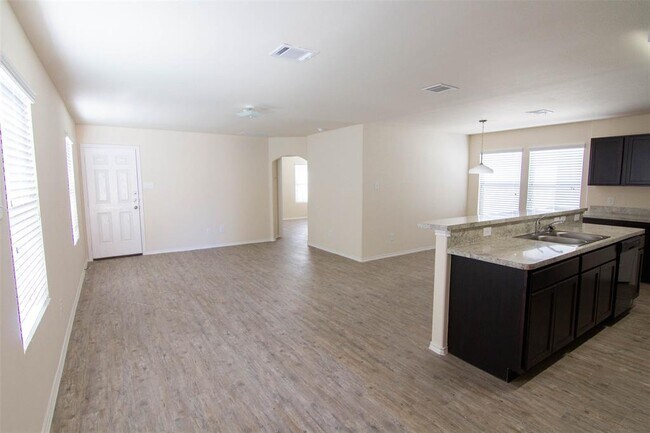 Building Photo - 3942 Silver Ranch Rd