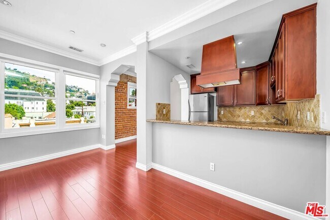 Building Photo - 1236 Flores St