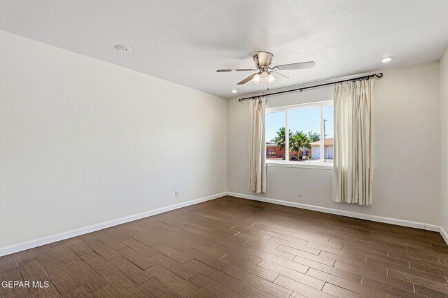 Foto del edificio - 8700 Cielo Vista Dr