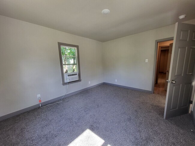 Foto del edificio - Completely Remodeled and Ready for Move-In