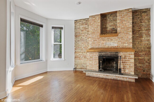 Foto del edificio - 862 W Newport Ave