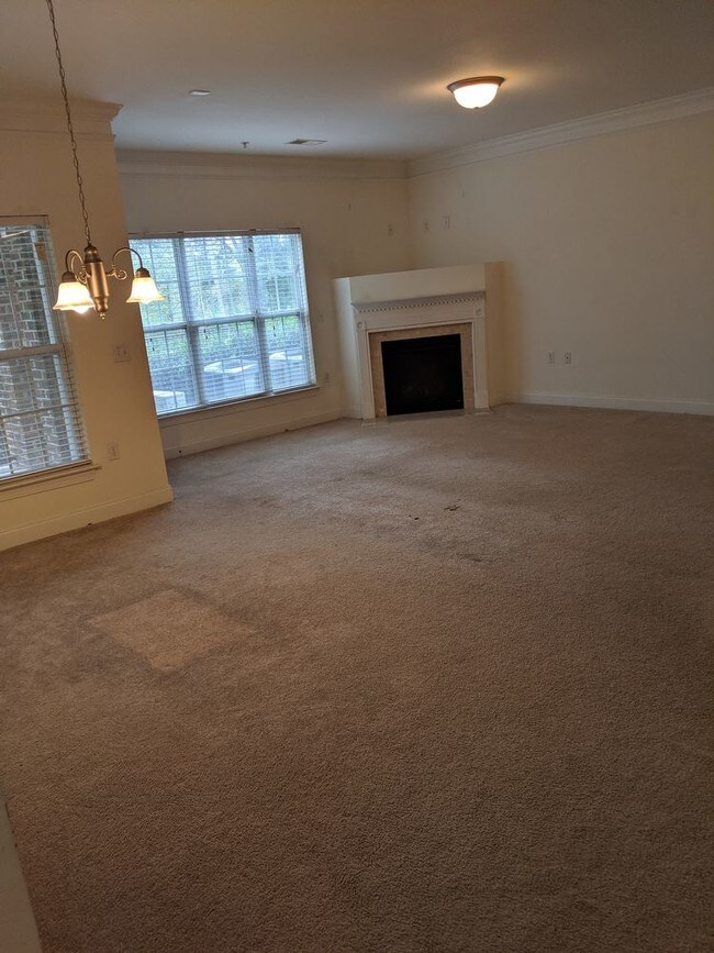 Building Photo - Spacious two bedrooms/two bathrooms condo