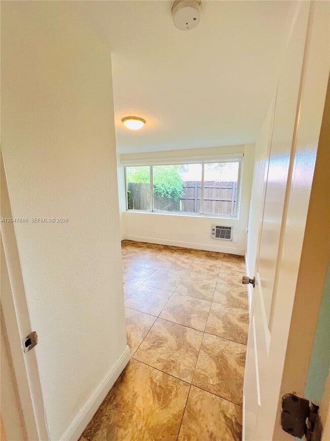 Foto del edificio - 410 Pinecrest Dr