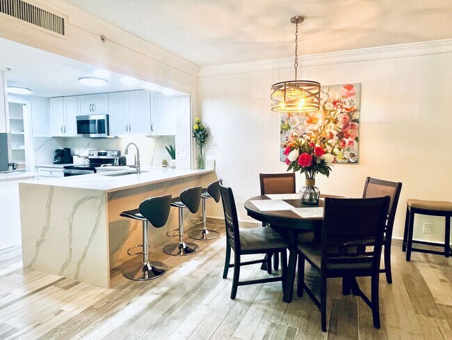 Building Photo - Luxurious Modern 1Bed/1Bath Condo inside I...