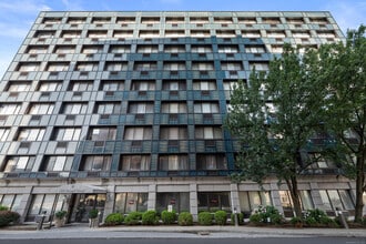 Building Photo - 300 Broad St