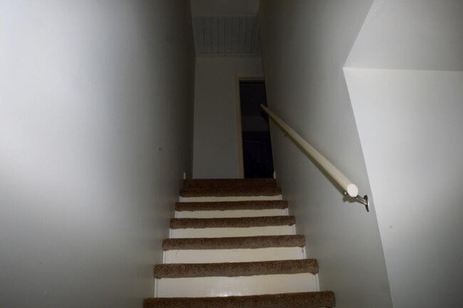 Building Photo - 2420 Deerwood Dr