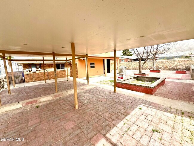 Building Photo - 142 Clairemont Rd