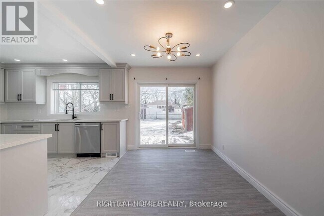 Building Photo - 622 Fernhill Blvd