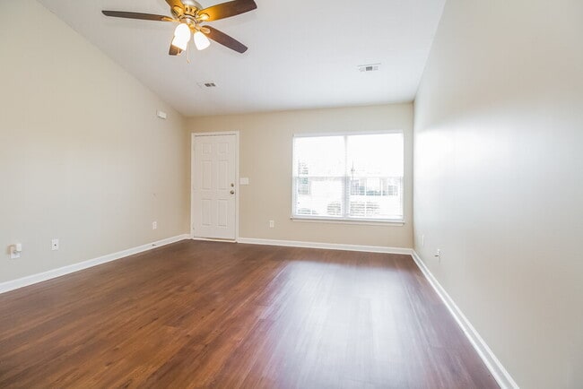 Foto del edificio - 3014 Deer Trail Dr