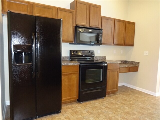 Building Photo - 3888 Falcon Crest Dr