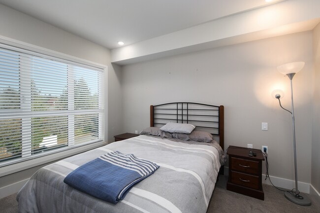 Building Photo - 741 Travino Ln