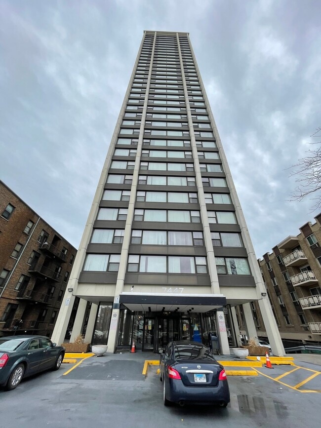 Building Photo - 7447 S South Shore Dr