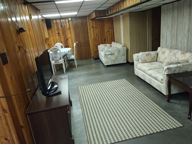 Foto del edificio - 13055 Old Halls Ferry Rd