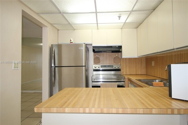 Foto del edificio - 17890 W Dixie Hwy