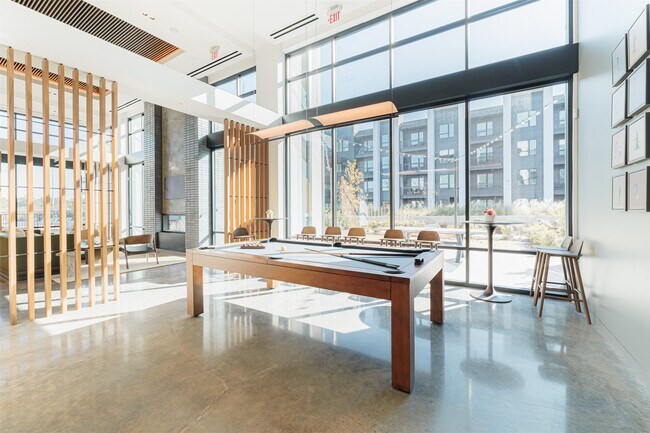 Foto del edificio - 10505 Deerwood Rd