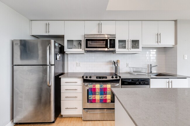 Building Photo - 1169 Queen St W