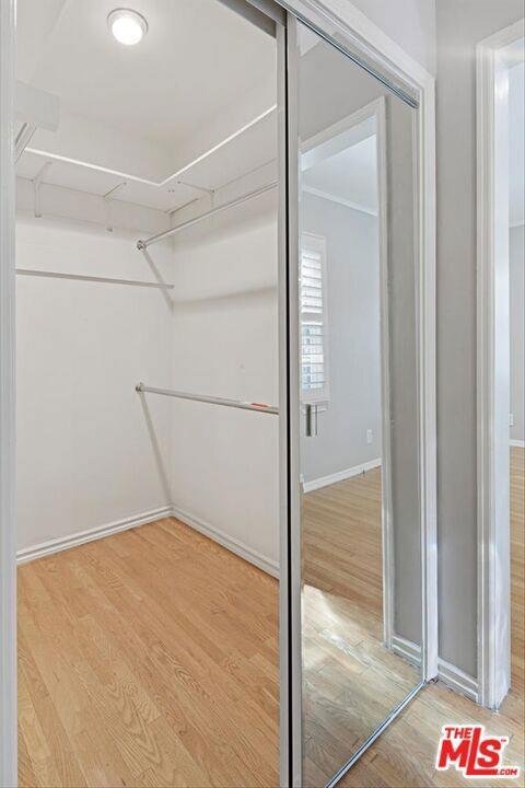 Building Photo - 4922 Hayvenhurst Avenue, Los Angeles, CA 9...