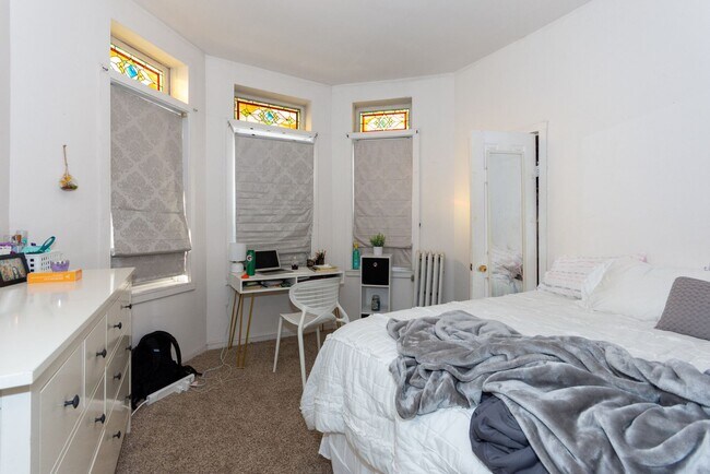 Foto del edificio - 2BR 1Bth unit. Heat/Hot Water included! Great location!