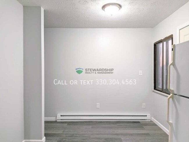 Foto del edificio - 310 Engadine Ct