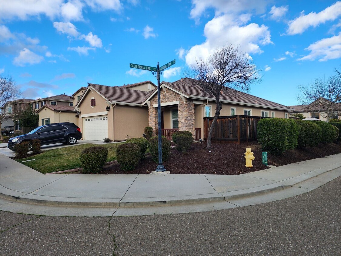 Primary Photo - Beautiful Corner Lot with Large Yard, fron...