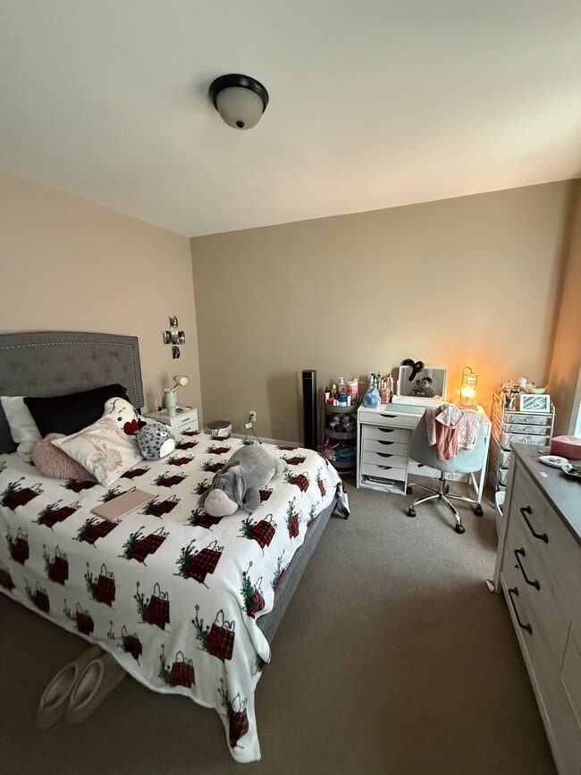 Building Photo - 146 Pleasant St