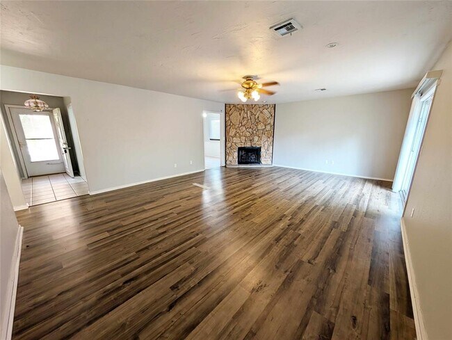 Foto del edificio - 729 W 8th St