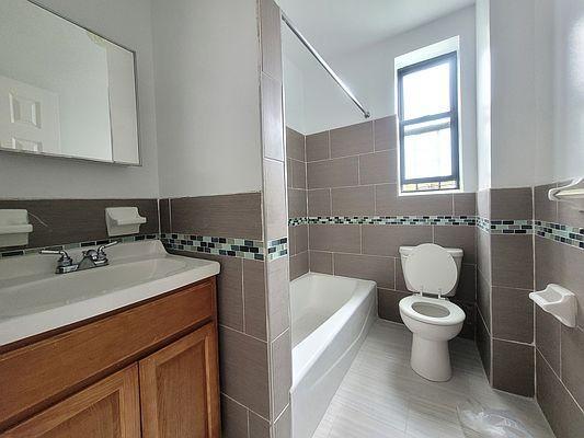 Building Photo - 1 bedroom in BRONX NY 10468