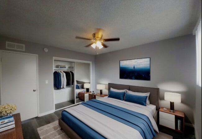 Building Photo - 425 N Hobart Blvd