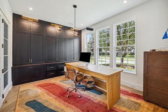Building Photo - 2530 Stanmore Dr