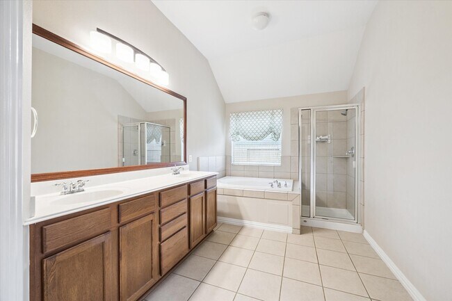 Foto del edificio - 7709 Lakeside Manor Ln