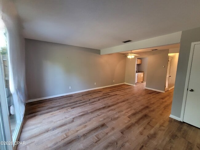 Building Photo - 1202 Drake Ave