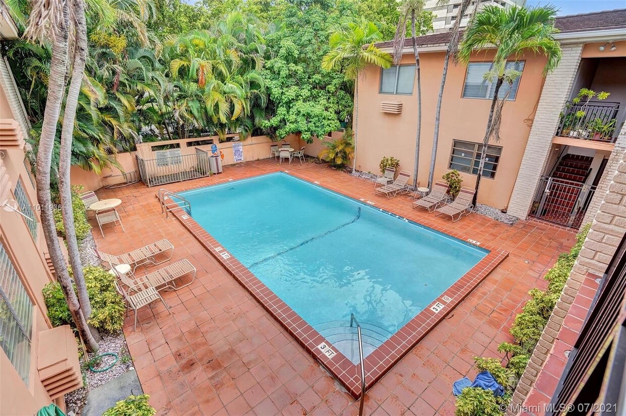 Primary Photo - 218 Santillane Ave