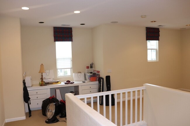 Building Photo - Communication Hill 4 bed 2.5 bath Single Family Home