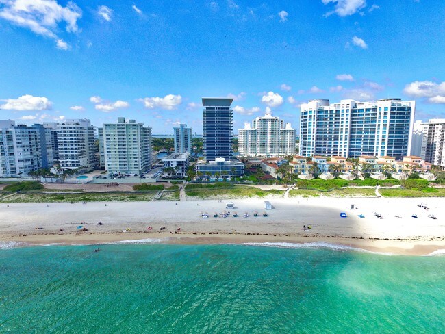 Building Photo - 5875 Collins Ave