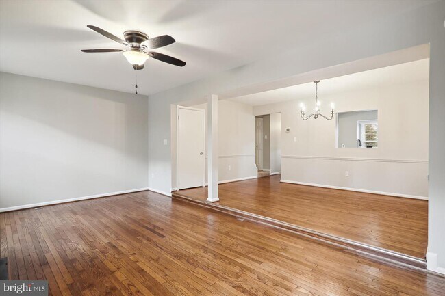 Building Photo - 2830 Schoolhouse Cir