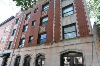 Building Photo - 653 W Barry Ave