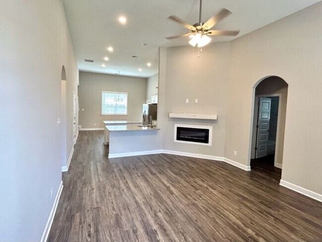 Foto del edificio - Now Leasing a 4-bedroom 2.5 bath home in M...