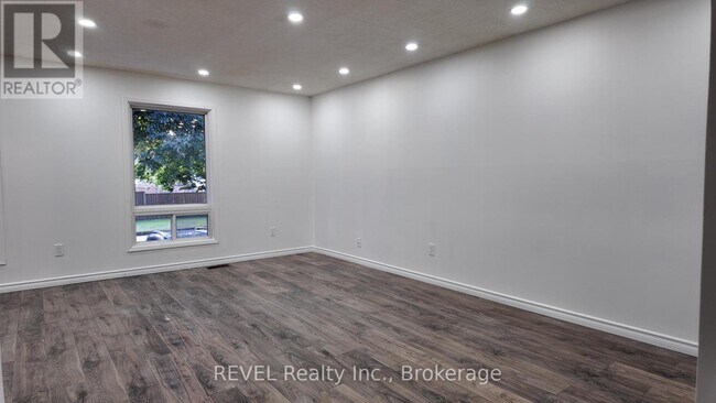 Building Photo - 62 Elma St