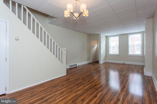 Building Photo - 1824 S Sartain St