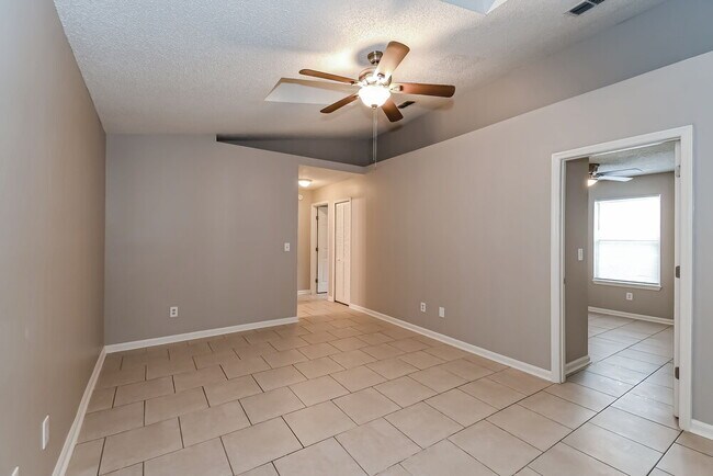 Foto del edificio - 9956 Somerset Grove Ln